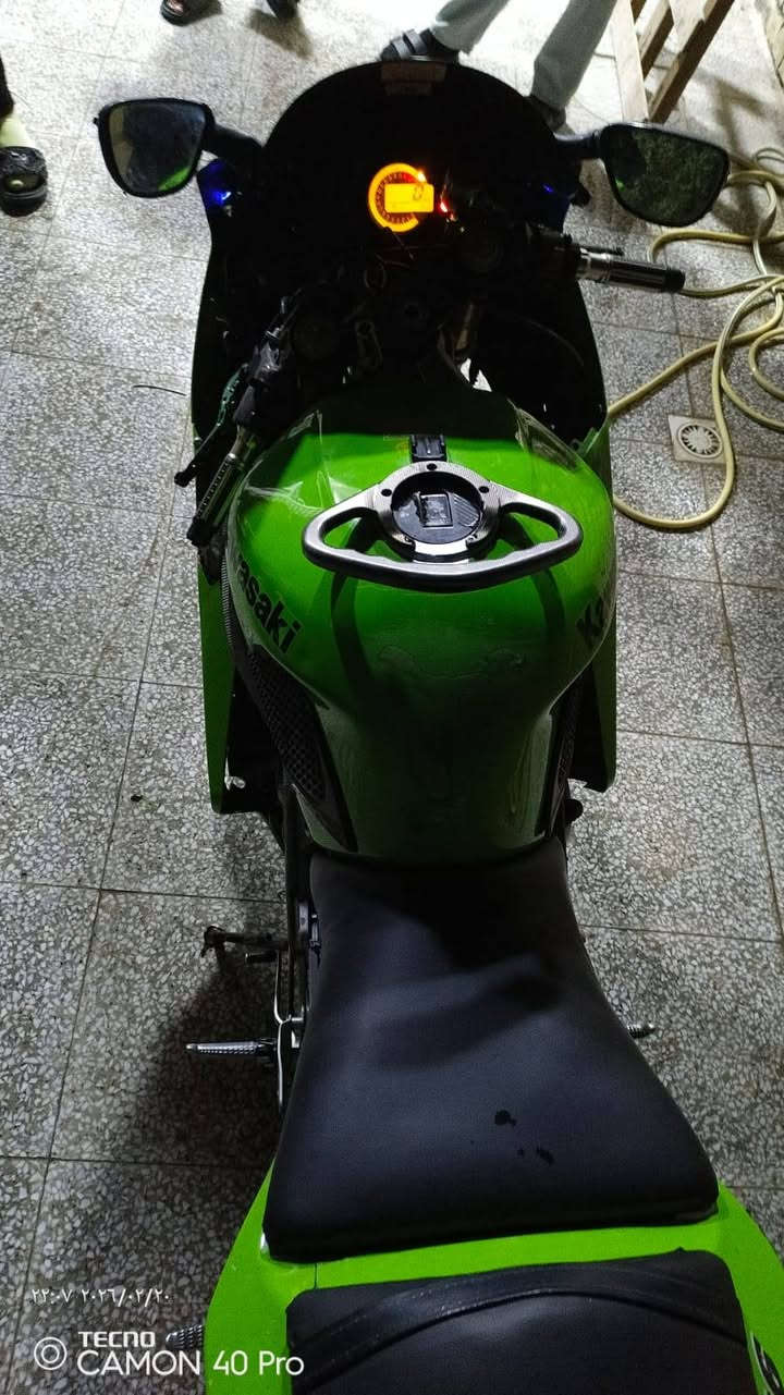 سلام عليكم 
كاوسكي 2004
الدراجة خير من الله بدون نقص
مكينة خرسة 
السعر ١٨ 
جسر الدوار
***********
