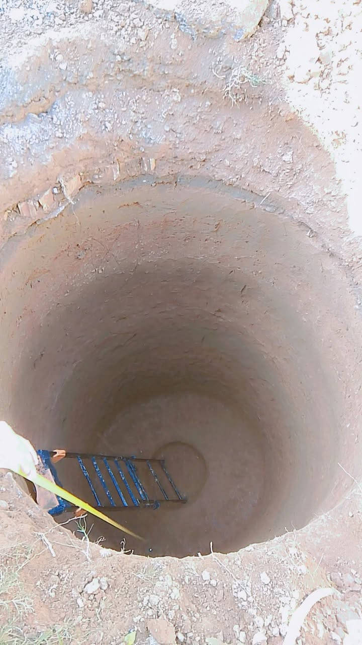 يوجد كادر تفليش بيوت وحفر خزانات احفر اساسات وتفليش حياطين وتواريتات وتصعيد جميع المواد وبناء وتنضيف طابوك الفتفسار رقم الهاتف ***********
