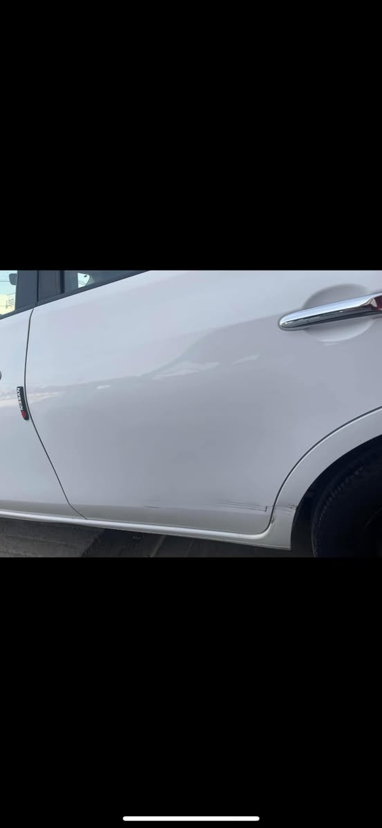 سلام عليكم ورحمه الله وبركاته 
الهمَّ صلِ على محمد وال محمد
نيسان صني هندي 2022 ماشيه 77 الف سيارة مرتبة مال بيت  بيها قطعتين  مبدلات جاملغ سايق والبنيد ما لايحة دواخل وشخط بالباب الخلفي جهة السايق  موضح بالصوره تبريد ثلج  منضومه ع وضع الشركة سيارة متعبانه ومرتبه  
السعر ١١٨ بيها مجال بسيط  
مكاني النجف  
***********
