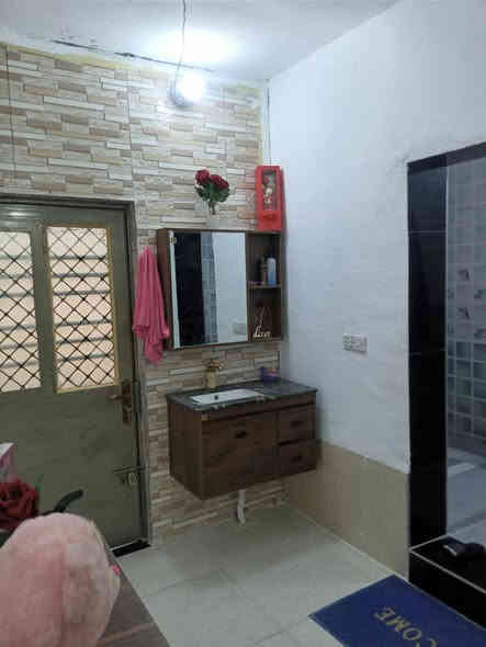 السلام عليكم بيت للبيع طابو صرف بحي الزهراء المدخل الاول حي الشهداء في الخالص المساحة 250 متر يتكون من كراج واستقبال وغرفة نوم عدد ٢ ومطبخ وصالة  صغيرة ومجمع صحيات منفصلة وحديقة خلف البيت السعر ٩٠ مليون قابل للتفاوض للشراي فقط للتفاصيل فقط اتصال غير متواجد ع الفيس وهذا الرقم
*********** بالتوفيق للجميع
