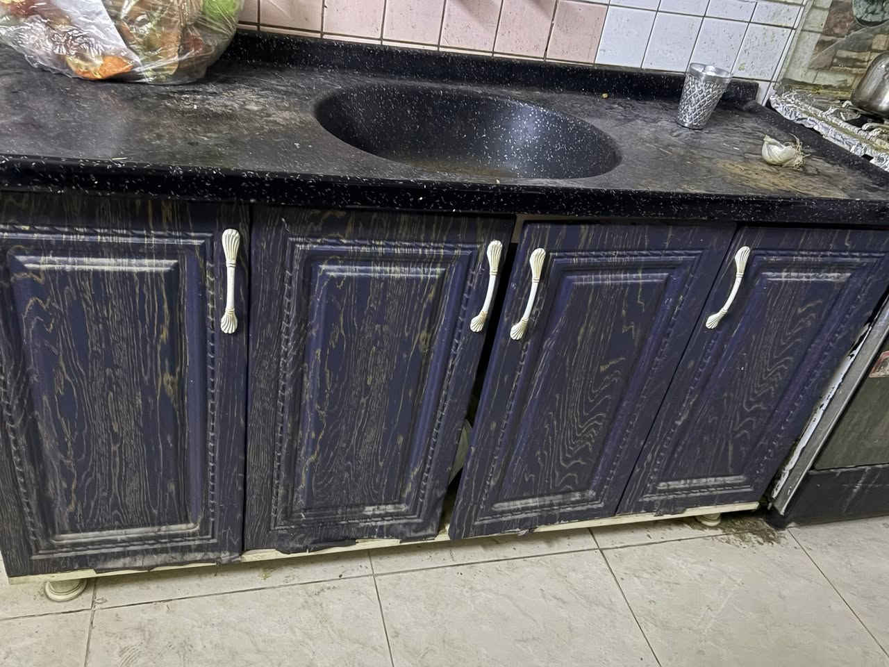 كاونتر خشب والسنك مرمر للبيع سعره 250 الف دوره حي شرطة ***********
