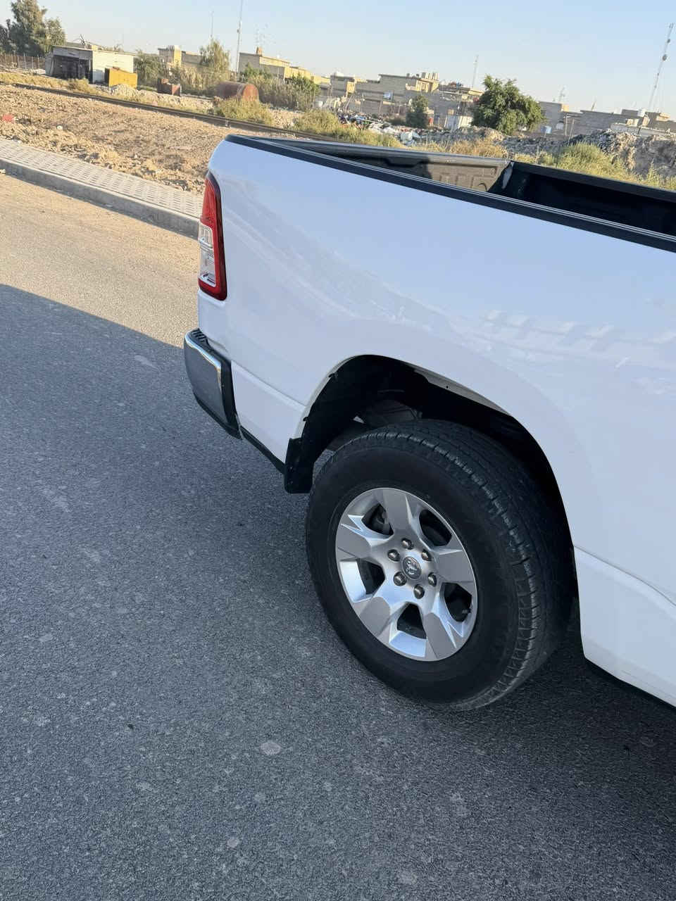 ‏موديل 2022 وارد أمريكي قطعة واحدة صبغ السعر 260 بيها مجال شراي سيارة باسمي مكان بغداد رقم الهاتف ***********
