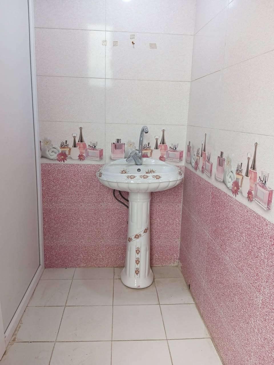 متاح بيت للإيجار جديد وجاهز من كل الجوانب.
مساحة ٢٠٠ م طابق واحد..

نهاية الاسكان الصناعي مقابل معمل ماء ارو

يبعد عن شارع الرئيسي ١٠٠ م ..

سعر ٣٥٠ شهري ..***********
