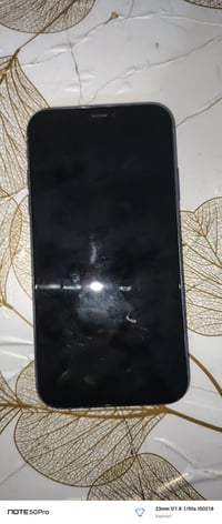 إيفون ١١ بطاريه ٩٤ عطل الشاشة و مكان الشحن يفيد كم الاستفادة من أغراضه...