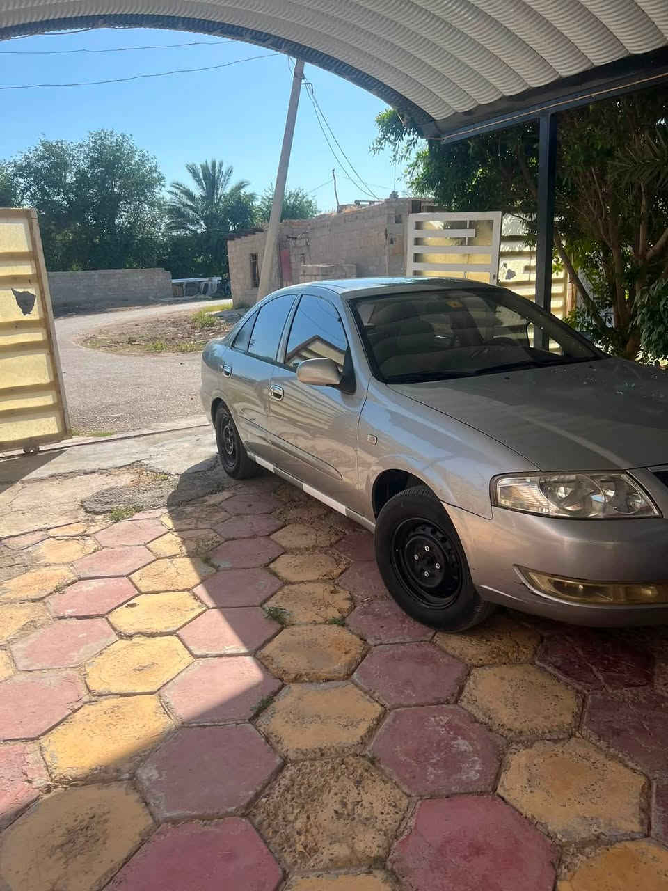 سلام عليكم. 
للبيع نيسان سني. بدي كوري
موديل 2009 مكفوله. ماعدا قبق لجنطه صبغ. بدون دواخل شرط. 
سياره جديده واحلا من لصور مكفوله من لجلح 
كير ومحرك وتايرات وصدر كله جديد.
مكانهه بغداد ابو غريب. سعر. 85 وبيها مجال 
رقمي ***********
واتساب. ***********
