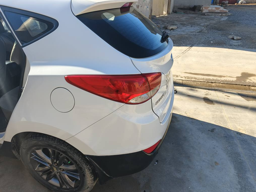 سلام عليكم اخوان تكسون 2012 للبيع سيارة كير محرك شرط ما مفتوح سنوية هزه رقم جديد شرط تحويل سيارة بسمي بي ربع باب نفر صبغ او بي تعديل بارد سونار موجود سيارة مال بيت 
سعر 142 بي مجال 
رقم الهاتف *********** 
عنوان موصل الحمدانية, نينوى
