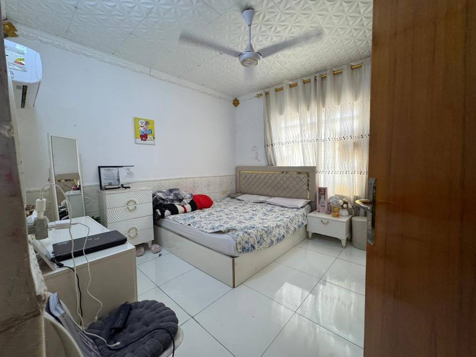 بيت للبيع 155 متر طابقين بناء طابوق و كونكريت  3 غرف مطبخ حار وبارد 
العنوان بالبطاط  شارع الفرن قريب ع بيت ام علي الجوايه 
رقم صاحب الدار  ‭0782 784 9603‬
