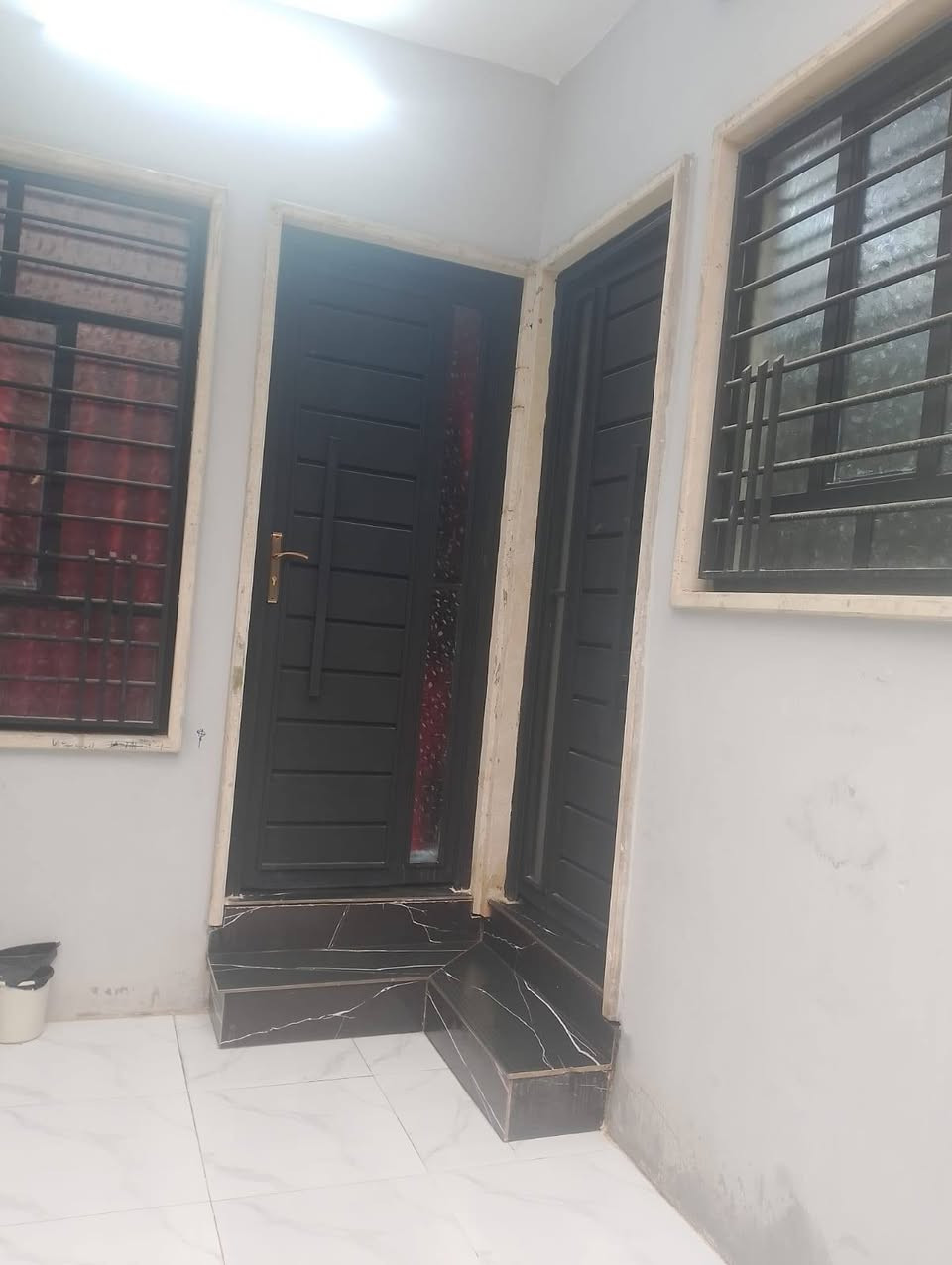 #دار_للبيع_للبيع
الموقع حي الانتصار شارع 60 مقابل مول تبارك
مساحه 110 متر
الدار متكون غرفتين نوم وهول ومطبخ واستقبال وصحيات وبيتونه
سند طابو الزهور شرط التحويل ملك صرف
بناء حديث
السعر 68 وبي مجال
للتوصل والاستفسار
***********
***********
