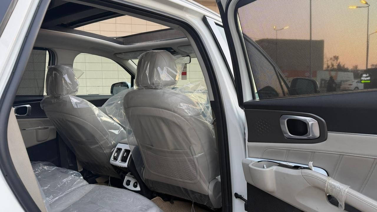 السلام عليكم 
للبيع
 KIA SOREN2023 🚘
🚘 كيا سورينتو  بنراما 

  المواصفات👇🏻
🚘 خليجي  وكالة وبيهة ضمان الشركة الدولية 
🚘 موديل2023
🚘 حجم المحرك V6 3.5L 
🚘 مرتبط بناقل حركة أوتو 8 نمر
🚘 داتا شو 
🚘 رادار
🚘 مفتاح التشغيل بصمة 
🚘 تشغيل عن بعد 
🚘 فتح الصندوق كهرباء 
🚘 دفع ثنائي FWD
🚘 اريل نفكيتر 
🚘 حساسات أمامية 
🚘 حساسات خلفية 
🚘 لايت زينون + LED 
🚘 كشافات 
🚘 بك لايت LED 
🚘 دخول بصمة ذكي 
🚘 حجم الاطار 255/45R20 
🚘 اشارة في المرايا الجانبية 
🚘 المرايا قابلة للطي كهرباء 
🚘 ماسحة خلفية 
🚘عدد AIR BAG 2
🚘 كير ماوس 
🚘 هاند بريك كهرباء 
🚘 ا ABS 
🚘 دشبول شاشة ديجيتال 
🚘 شاشة Apple Car play 
🚘 كاميرا دوارة
🚘 الانارة الداخلية LED 
🚘 مقود جلد حياكة  
🚘 شفتات مقود 
🚘 مثبت السرعة Cruise 
🚘 المودات والاوامر الصوتية 
🚘 شاحن هاتف Wireless 
🚘 مخرج منفذ الطاقة 
🚘 فحص نظام السيارة 
🚘 انارة داخلية LED محيطية 
🚘 تتسع المقصورة ل 7 ركاب
🚘 المقاعد مخمل لون أبيض 
🚘حركة المقاعد الأمامية كهرباء 
🚘 مثبت مقعد الطفل ISOFIX 
🚘 تبريد شاشة لمس مناخين منفصلين 
🚘 3 قطع تبريد 
🚘 أوضاع القيادة Drive Mode 
🚘 أوتو هولد Auto Hold 
🚘 نظام مانع الانزلاق 
🚘 نظام نزول المنحدرات 
🚘 بردات أبواب خلفية 
🚘 تطعيم الدواخل ألمنيوم 

بيهة PDR بل جنطة فقط 
و الباقي مكفولة كفالة عامة من كول شي 
🔴مكان السيارة : بغداد العامرية 🔴
السعر 285 💵💵و بيهة مجال 
للاستفسار اكثر الاتصال عل لارقام
 ***********☎️اتصال
