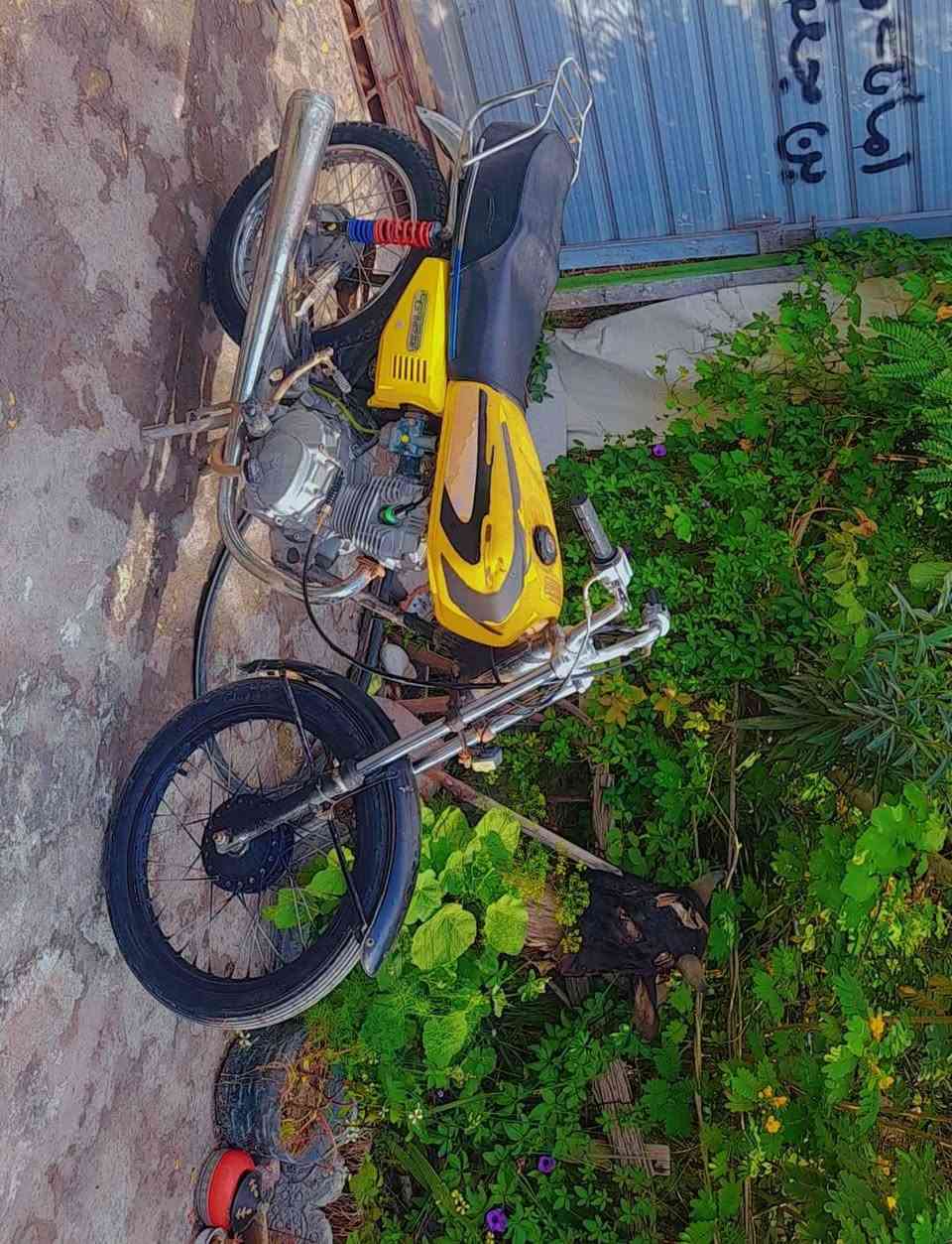 دراجه ايراني اصلي ادوات شلامجه  نكره مكينه تخبل لاتنقيص ولا تبخير شاصي بلاد سعر ٤٥٠ وبيه  مجال مكان ///قرنه ///  بني منصور ***********
