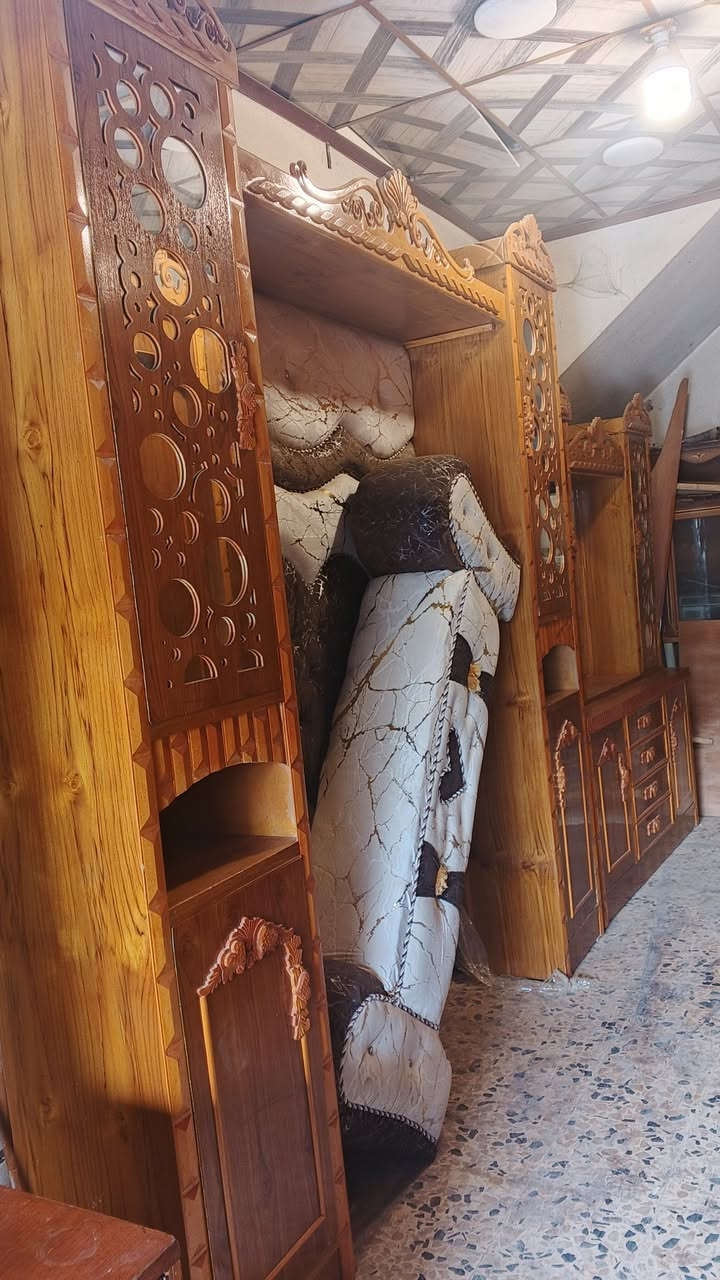 معرض اثاث الدلال لبيع وشراء الاثاث الجديده والمستعملة 

غرفه ابراج 5 ابواب ملحق زان 

موصل حي البكر قرب ساحات الرمل والحصو 

بإدارة/كرم الدليمي 
***********
***********
