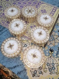 ثريات للبيع سعر الوحده 10  اتصل وتدلل.  07824457622