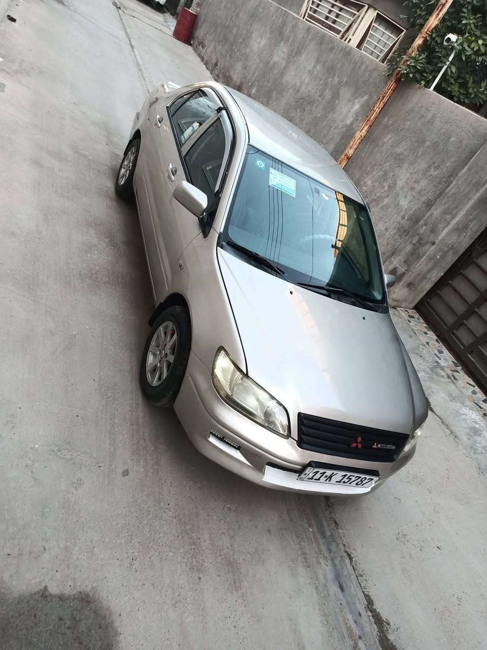 السلام عليكم شباب لانسر موديل 2003 رقم بغداد الدولي الجديد بسمي السياره مصبوغه عام ضررها الجاملغ الخلفي فقط السياره تخم تاير جديد صدر جديد مكينه 1600 جديده شادها تبريد ثلج وتدفئه دوشمه جديده جاهزه من كلشي السعر 58 مكان السياره ديالى بعقوبة وهذا رقمي ***********
