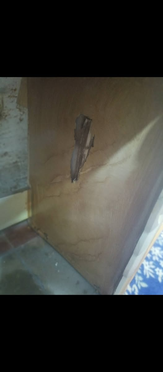 السلام عليكم غرفه نوم لبيع مستعمله 6 اشهر نضيفه بس ميز التواليت شويه تعبان الغرفه نضيفه مثل ما موضح بل صور الغرفه عراقيه السعر 800 وبيها مجال مكاني بغداد حي العامل ***********
