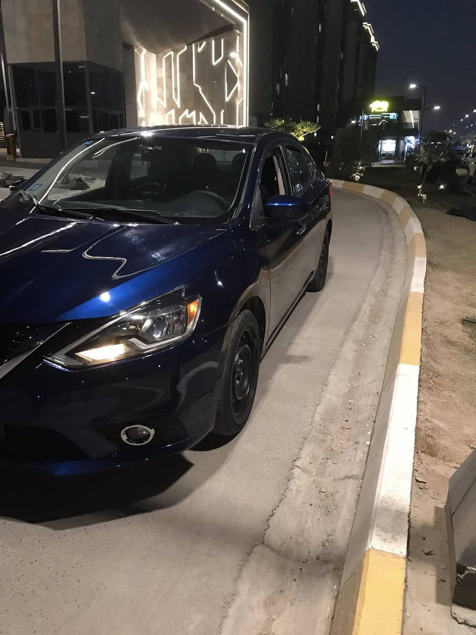 سلام عليكم نيسان سنترا وارد امريكي موديل٢٠١٨. رقم بغداد تحويل ثاني يوم السيارة جاهزة من كلشي 
حجم المحرك ١٨٠٠ المرغوب وسيارة قتصادية وحلوه 
ترايه كلش حلو صدر تايرات تبريد كله جاهز 
السيارة بيه٣ قطع صبغ امامية مال امريكة وبيه كلير مكانات 
بدون معجون او فتح مواصفات فول تحكم ستيرن 
وشاشة وكامرة رادار امامي مانع تصادم ٣ وضعيات قيادة 
نورمال وايكو وسبورت وشاشة اعطال وسطية 
سونار موجود بالمنشور  مكاني بغداد حي العامل السعر٩٢ 
وبيه مجال بعد المعاينة 
***********
