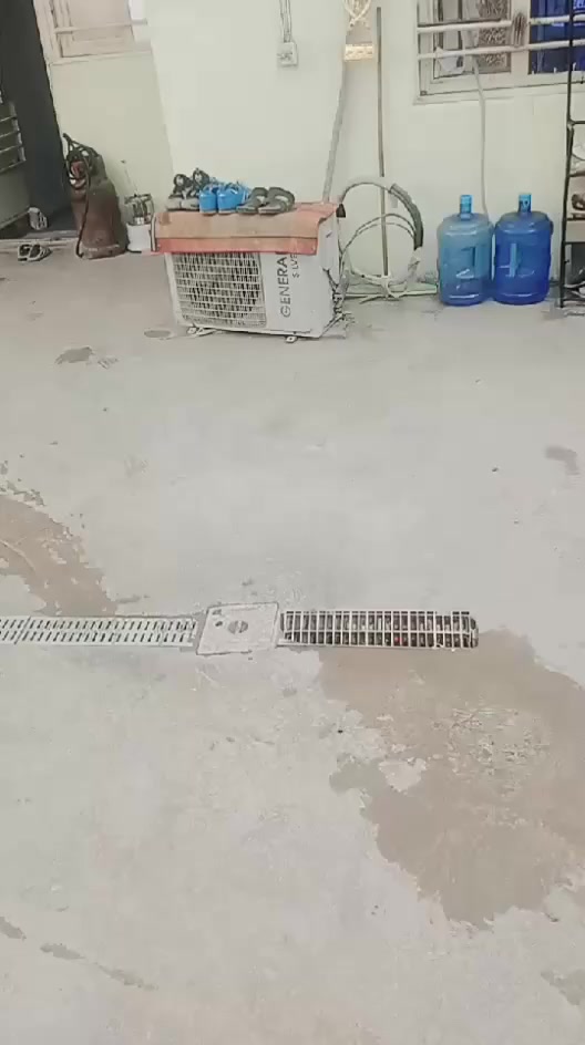 السلام عليكم بيت تجاوز 180متر للبيع او للايجار  متكون من استقبال
وغرفه وهول ومطبخ وحمام داخلي وخارجي وطرمه جبيره ومحل داخ البيت ومساحه فارغه جبيره وره البيت   بيت نضيف كولش وطني بي خطين ومولده  ابيعه البيت او ائئجره  هوه والاثاث الاثاث كدامكم تخم 10مقاعد تركي. معه طبلات  بلازمات 2وحده 50 وحده 60. سبالت حجم طنين عدد2.  كنتور  3ابواب صاج تكمه ثلاجه ام 4ابواب
كاونتر فر مرمر وطباخ وكنفيره الحجم الكبير سخان ماطور
تانكيات 2 عنوان مدخل الشرطه الرابعه مقابيل فلكة الشهداء ***********
