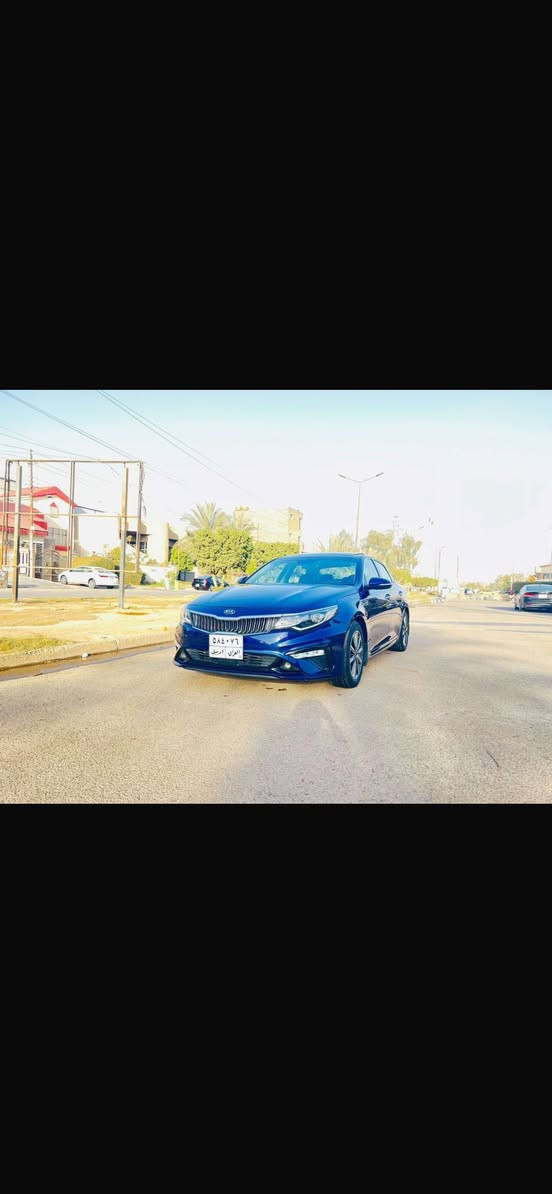}
🚗 للبيع كيا أوبتيما EX موديل 2019 🚗

✨ لون أزرق ملكي مميز وجذاب
✨ محرك 1.6 تيربو يجمع بين القوة والاقتصادية بالوقود

🔹 المواصفات والتجهيزات:
✔️ بصمة تشغيل ودخول ذكي  
✔️ سقف بانوراما  
✔️ مقاعد جلد كهربائية  
✔️ تبريد وتدفئة للمقاعد  
✔️ شاشة كبيرة مع كاميرا خلفية  
✔️ حساسات أمامية وخلفية  
✔️ لايتات LED ذكية  
✔️ تحكم كامل من الستيرن  
✔️ نظام مراقبة النقطة العمياء (Blind Spot)  
✔️ رادار مانع اصطدام  
✔️ ويل كب رياضي قياس 18 إنج  
✔️ أكزوزات خلفية مزدوجة بمظهر رياضي مميز

🔹 حالة السيارة:
✅ السيارة كاملة مكملة ونظيفة جدًا  
✅ محافظة عليها بشكل ممتاز واستخدام شخصي  
✅ صور الحادث موضحة بكل شفافية، والضرر كان كما ظاهر بالصور فقط لا غير  
✅ السنوية سارية وباسمي مباشرة  
✅ جاهزة للفحص والمعاينة

💰 السعر: 145

📞 للتواصل:
773 804 0510

🔥 سيارة بمواصفات عالية، شكل رياضي، تجهيزات كاملة، ومحرك تيربو اقتصادي وقوي. فرصة ممتازة لمن يبحث عن سيارة نظيفة ومريحة وجاهزة للاستخدام


**إذا كنت صاحب هذا الإعلان وتريد حذفه لأي سبب، رجاءا أرسل رسالة إلى الدعم الفني**