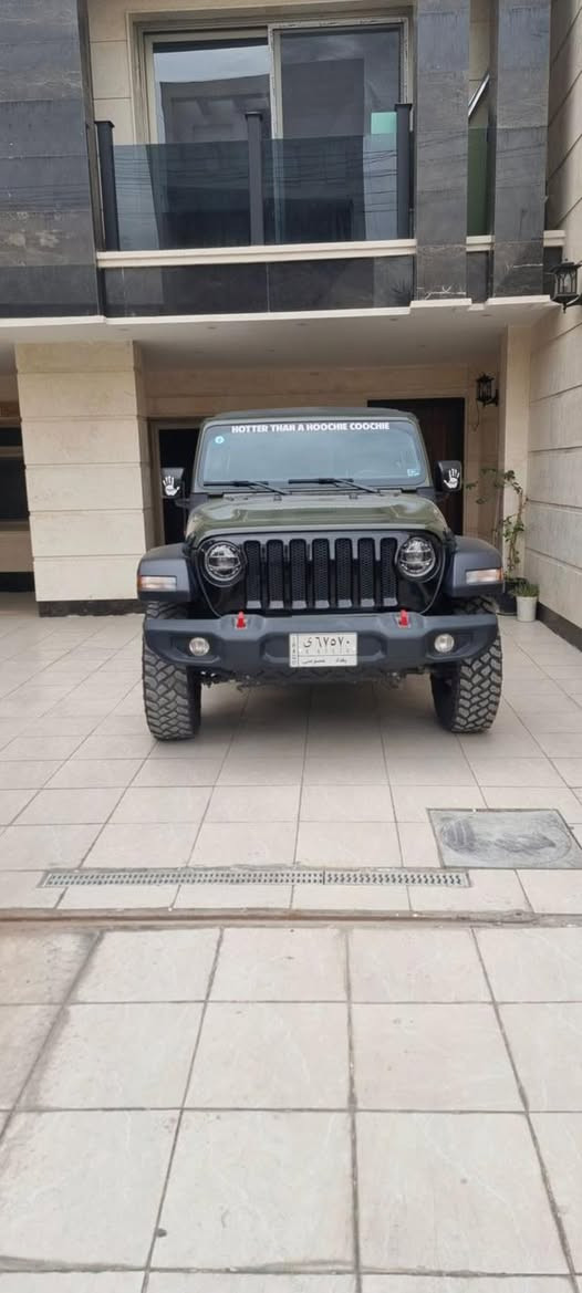 تحيه طيبه الاخوه الأعزاء جيب موديل ٢١ ٦ سلندر شبه الكلين بيها صبغ شبرين بل بنيد فقط السياره نضيفه جدا مكانها بغداد 

‭٠٧٧١ ٠٠٨ ٠٦٠٦‬
سعرها مناسب جدا
