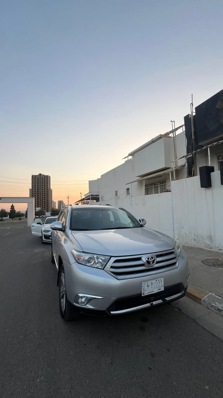 هايلندر ٢٠١١
فول ليمتد نضيفه حيل 
مشروع وطني 
قطعتين صبغ بدون دواخل 
***********
اتصل وتدلل
