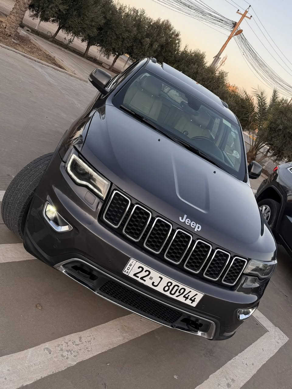 السلام عليكم (Jeep Cherokee) لمتدد
خليجي شركة هارلم الموديل (2018

المواصفات: فول اعلى فئه بالمتدد ماعدا الشاشات الخلفيه 

1: بانورما 

2: كشنات جلد +كهرباء + تدفئى تبريد 

3: دركة تدفئى 

4: تثبيت سرعة + سياقة ذاتيه 

5: عاكس روئيه ليلية 

6: 4x4 فور ويل 

7:: 5 انضمه قيادة 

8: بجم السياره مغلف بحماية ppf 

وبيها باقي مواصفات معروفه بعد 

الممشى 70 الف كيلو متر 

السياره بيها فقط بارد بالجاملغ الامامي شبر + كارت باب السائق غير هذا مكفوله كفاله عامه 

للاستفسار / *********** واتساب + خط متواجد
