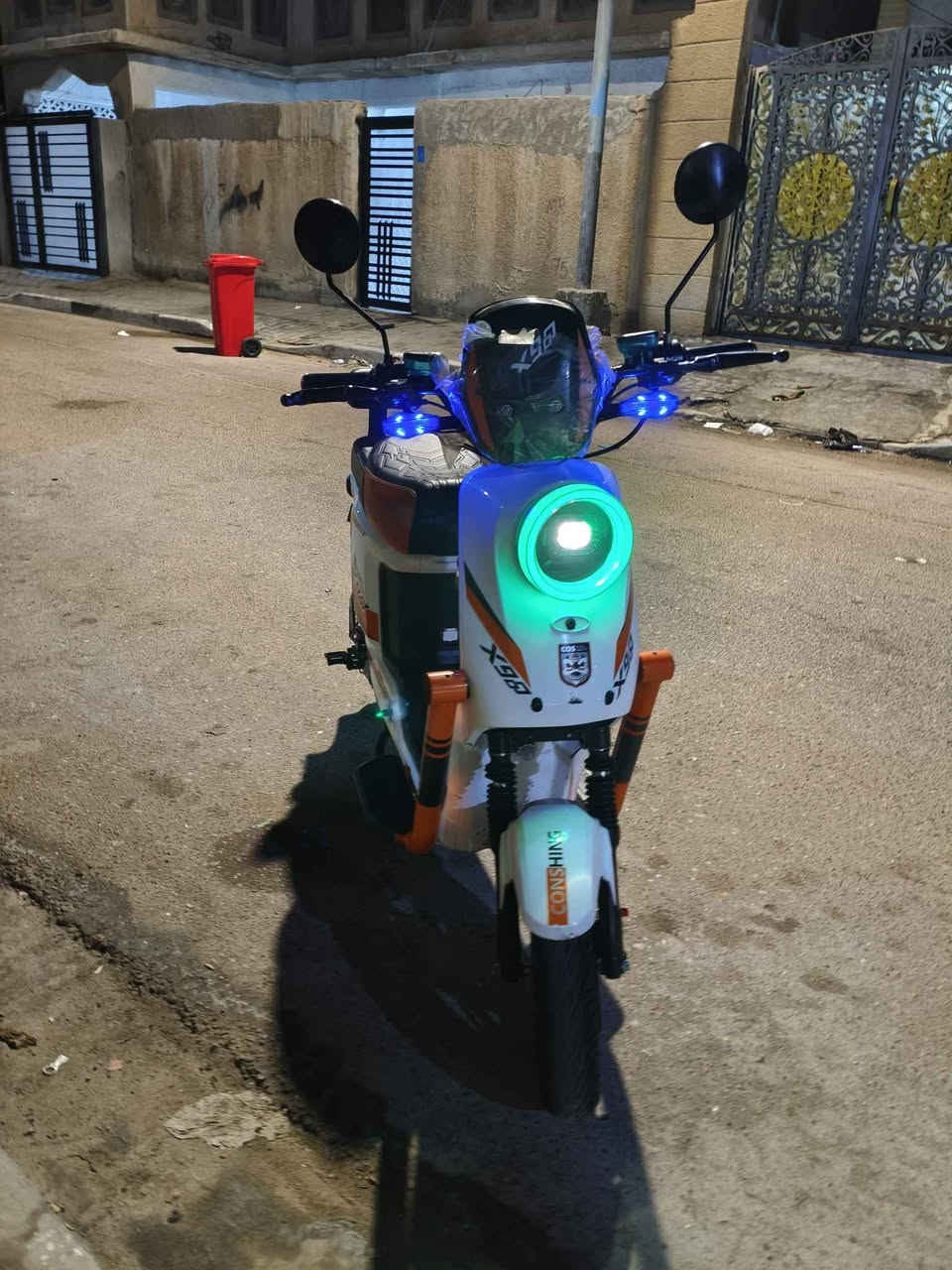 دراجة x900 GT كلة شغال هورن اشاير لايتات عالي ناصي والبطاريات عددهم 5 ((23 امبير)) حالتهن جيدة جدا تمشيك بالشحنة تقريبا 40 كيلو والعقل يتحمل 6 بطاريات تكدر تشدلها الدراجة حلوة عوزها ترتيبات بسيطة بالشكل الخارجي شوية لان ماعندي وكت اسويهن بس العقل والبطاريات فول والوصل موجود سعرهة ((425 وبيها مجال للشراي تفضل خاص)) *********** وانا بالخدمة ((عنواني البصرة الامن الداخلي )) البصرة, العراق
