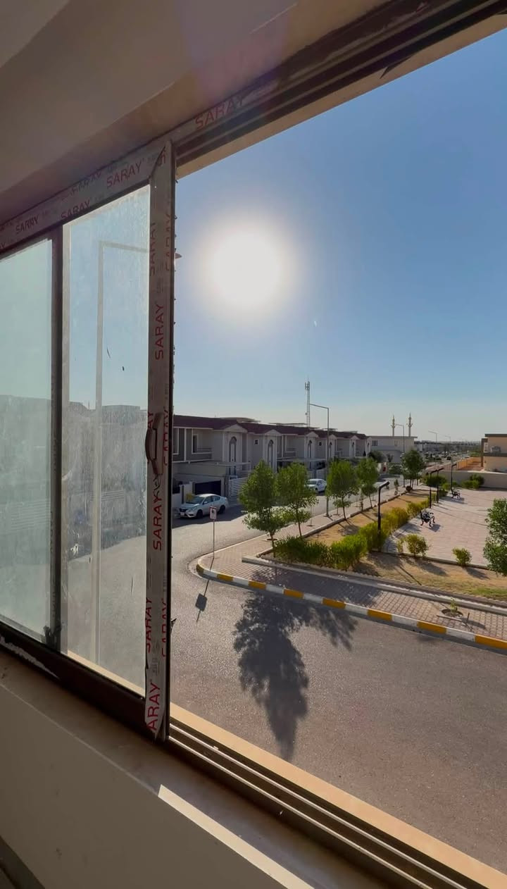 محمع روان ستي طريق اربيل
بيت ٢٠٠متر ركن على حديقة 
فول مواصفات 
طابو ملك صرف بسند 
تحويل فتح بيان مباشر 
.
لمعرفة السعر اكتب (تم)
***********

