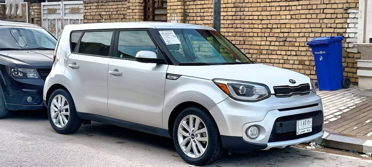 السلام عليكم
كيا صول 2018 وارد امريكي

حادثها فقط بنيد تبديل وصبغ ربع جاملغ امامي ايسر

والباقي مكفول لون سلفري محرك 2000 المرغوب رقم واسط انكليزي بسمي سنوية 2029 سيارة جديدة بمعنى الكلمة واستخدام شخصي فقط ماشية 46 الف ومواصفاتها معروفة مايحتاج اذكرها واكرر سيارة جدآ نضيفة وجديدة واحلى من الصور وبالخير على التكون من نصيبة

سعرها 125 وبيها مجال بسيط

***********
