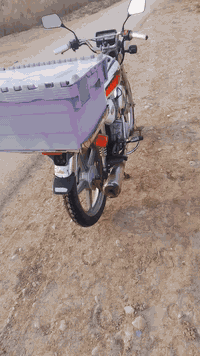 السلام عليكم 
للبيع ايراني 5 گير محرك  مجفت جديد بوشه وبستم لا بخار ولا دخان ولا نظوح
كهربائيات كامله بس باتري تعبان دبلات يخبلن تايرات ووياله جدد 
الباقي شوفة العين رايدي 350 وبي مجال 
مكاني الخالص ***********
