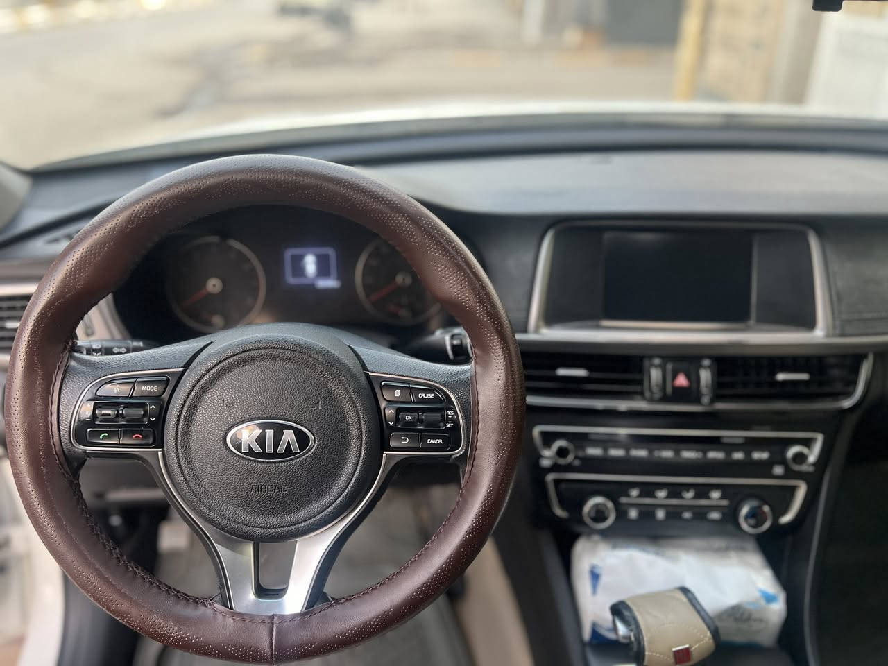 السلام عليكم 
كيا اوبتيما للبيع موديل 2018 أمريكي 
حادثه مبين في السونار 
السياره ماناقصه شي 
السعر 135$ وبيه مجال 
الناصريه مركز 
للتواصل ***********
