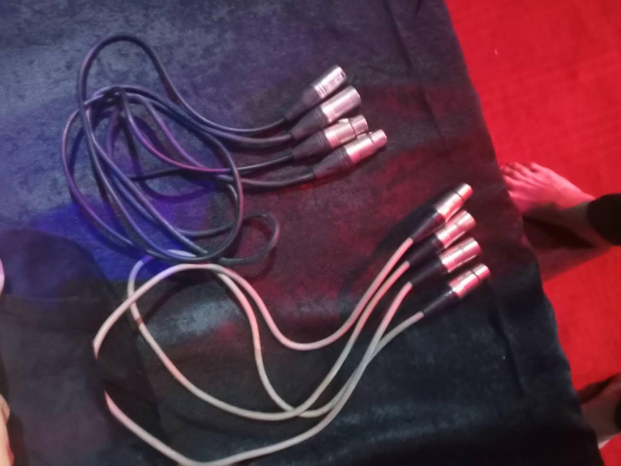 مايك جاسكو الفين 
واير سماعه كهربائي 10 متر عدد 2
واير سماعه متر عدد 4
بغداد ***********
