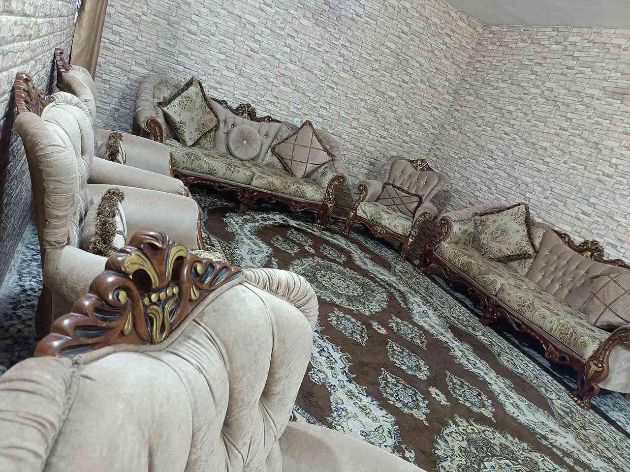 تخم تركي 10 مقاعد نضيف جدا خشب زان الأصلي ***********
