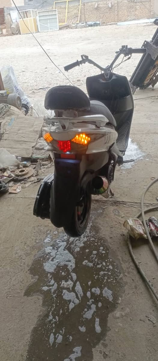 دراجه ادرس شلعله معدل وكلها شغاله ودرجه مرتبه شوفت عينك للبيع والسعر 250 وبيها مجال بسيط مكان بابل حي الجزائر وهذه رقمي ***********
