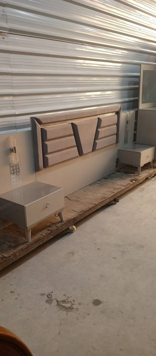 اللهم صل على محمد وال محمد اليوم جبنالكم غرفة تركي 5قطع مستعمل شي بسيط اخت جديد نضافة 90 بل ميه مكاني بغداد مدينة الصدر سعره مناسب مراسل على واتساب فقط ***********
