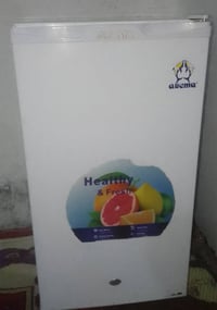 ثلاجه • نظيفه • فيها مجال