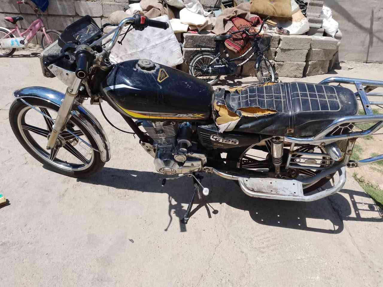 الدراجه للبيع بيها نقوصات محرك ٢٠٠ جني سلف كامل يرادلها ترتيب للبيع السعر ٣٠٠ أو بيها مجال


**إذا كنت صاحب هذا الإعلان وتريد حذفه لأي سبب، رجاءا أرسل رسالة إلى الدعم الفني**