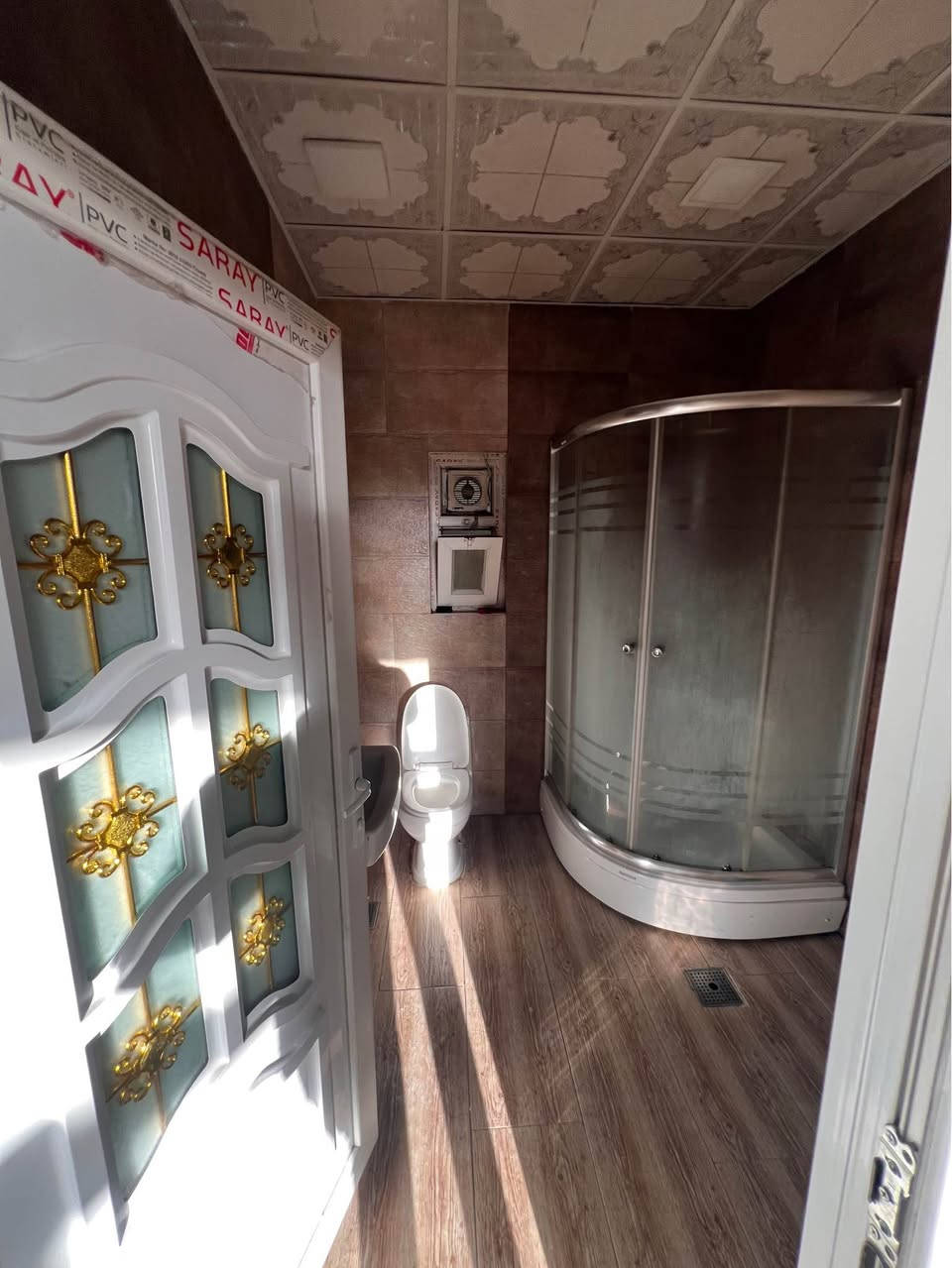 ⭕️شقة للإيجار طابق ثاني جواه شركات باب معزول تمامآ_بناء طابوق فول مواصفات سبالت مع دكت مركزي مع كاونتر ومغسلة جاهز📍حي المعلمين مقابل محكمة استئناف كركوك/موقع راقي..

يتكون من : بلكونه مطلة على حديقة وجامع النور الكبير- هول مفتوح- استقبال-مطبخ- غرف نوم 2 - صحيات غربي وبانيو-كيزر حاظر والماء يصعد جاهز مع سطح ومخزن..

📹 الفيديو موجود على مراسلة واتساب
الايجار : 400 اذا مقدمة زينه بي مجال السعر.

للاستفسار الاتصال فقط ***********
⭕️مكتب المنار للعقار راس دوميز. كركوك, العراق
