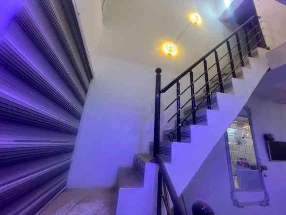 دار للايجار مساحة 150 متر 🏠
الموقع: حي الفرات – مجمع توحيد

مواصفات الدار:

الدار جديد ونظيف جدا

طابقين

الطابق الارضي يحتوي على:
• غرفتين نوم كبار
• صالة كبيرة
• مطبخ
• مجمع صحيات داخلي وخارجي
• حديقة
• كراج

للأستفسار الاتصال ☎
 ***********
 واتساب ***********
📍 مكتب العاصمة للعقارات والمقاولات العامه العنوان الديوانية ام الخيل ساحه الاحتفالات قرب البلديه الجديده
