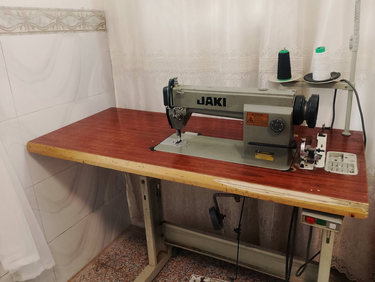 السلام عليكم مكينه خياطه للبيع من شركت JAKI مكينه نضيفه خياطته حلو ما بيه نقص
السعر 175الف بيه مجال مستعجل عله بيعته 

للتواصل ***********
