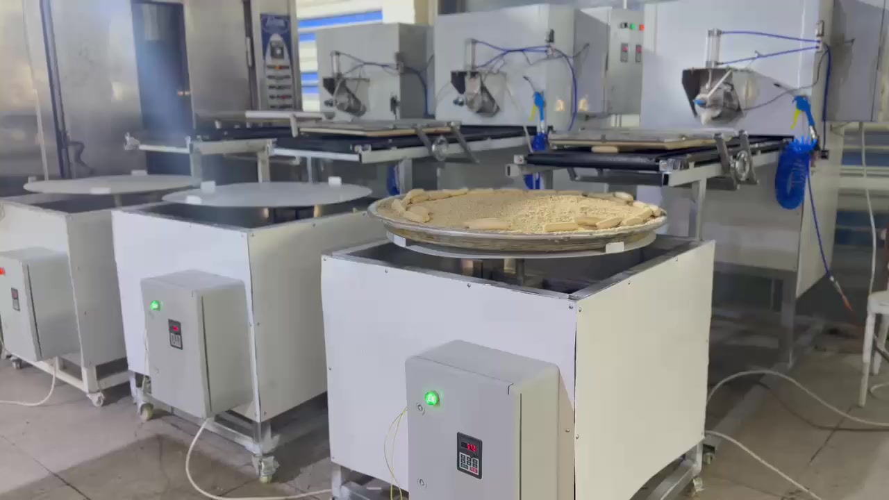 #ضمان_سنه_صيانه_وعمل 
تصنيع وصيانه قطاعات كعك ابو السمسم تقطع جميع الاوزان والاشكال 😍اصبع 😍 برازيلي 😍 بيروتي 😍 واي سرعه انت تريدها مع ميز دوار او بدون ميز دوار 😍  اني عندي فرن تجي تشتغل بيها انت بايدك على عجنتك وتشوف شغلها وتاخذها للاستفسار على الارقام
***********،،،،،  ***********.....، ***********،،،،،***********،،،***********
#قطاعات_عجانات_افران_مخبزدوار
