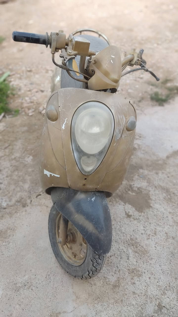 سلام عليكم شباب عدي هاي الدراجه البيع وسعرهه مناسب نقصهه بس كابريتر الشراي يتصل عل الرقم ***********
