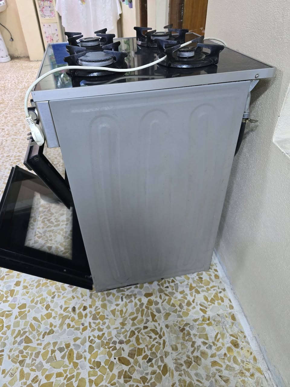 طباخ للبيع
نضيف جدآ 
٤عيون مع فرن مع اوفن 
علما الوفن مايشتغل 
فرن شغال 
السعر 
١٠٠ الف الشراي يتصل على الرقم 
***********
