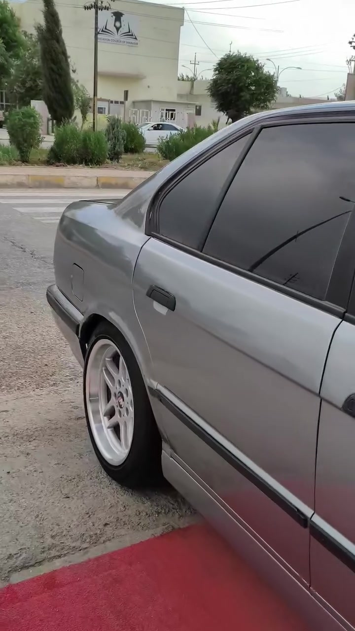 Bmw 1992
520گێڕ عادی سڵایت 
گەیڕو مکینە عەکسل بەشەرت
جام کارەبا سڵایت ناو ڕەساسی 
کامل بۆیاخ لەسەر ساغی 
ئاڕمی پلاستیکی هەولیرو سەنەویە
چوارتایەو ویلی لۆکی لەسەرە
نرخی 37کەمیک مجال
1دینار مەسروفی نیە 
گۆڕینەوە دکین بەشتیک بەدڵمانبێت ..
*********** vaibar watsap
