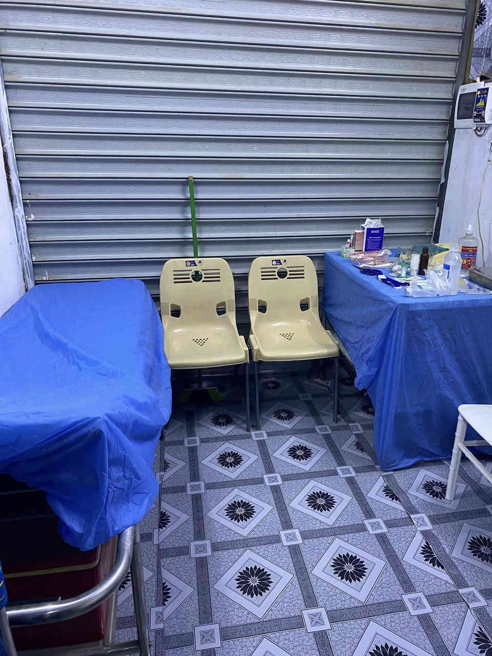 🔴اعلان 
حياكم الله آهلنا وناسنا الطيبين في منطقة الرحمانية - الجعيفر وشارع حيفا ومنطقة الصالحية 

🔴تم افتتاح عيادة الممرض الجامعي في منطقة الرحمانية

🔴العنوان: منطقة الرحمانية/سوق الرحمانية / مقابل معمل الطحين - الشارع العام .

🔴العيادة توفر خدمات ورعاية طبية وصحية وتمريضية ممتازة لجميع المرضى وباسعار مناسبة جداً كون مهنتنا هي مهنة انسانية.

🔴الخدمات والرعاية الطبية والصحية والتمريضية التي تقدمها عيادتنا هي :

1- فحص وقياس العلامات الحيوية ( ضغط الدم - قياس سكر الدم - قياس نبض القلب - قياس درجة الحرارة الجسم
- قياس مستوى التنفس)

2- تركيب الكانيولا الوريدية ( Cannula ) مع زرق الابر ( وريدي وعضلي ) .

3-أعطاء علاج وريدي (IV) ( مغذيات وريدية- أبر وريدية ..الخ)
4- أعطاء علاج عضلي ( IM Injection)
5- مراقبة ضغط الدم وسكر الدم والنبض والتنفس.

6- تنظيف وتعقيم الجروح ( الجروح البسيطة- الجروح المتوسطة- الجروح الشديدة)
7-تركيب القسطرة البولية ( صوندة الادرار - Folly Catheter)
8- تركيب أنبوبة التغذية ( NG tube ) للمرضى طريحي الفراش والذين لديهم صعوبة بالتغذية عن طريق الفم .
9- خدمات ورعاية تمريضية منزلية وزيارة المرضى للمنازل وعلى مدار ( 24 ساعة )
10- سحب دم 🩸 من الاشخاص الذين يعانون من زيادة بالدم واللزوجة بالدم 
11- خياطة الجروح البسيطة والمعقدة والشديدة والجروح العميقة .
12- العناية بقرح الفراش وتنظيفها ومتابعتها بشكل مستمر للمرضى الراقدين في المنازل .
13- العناية بالقدم السكري لدى المرضى.
14- سحب دم 🩸 منزلي + إيصال للمختبر .

15-  جلسة تبخير ( Nebolizer) للاطفال والكبار وللمرضى الذين يعانون من ضيق التنفس والربو والحساسية بسبب الأتربة والغبار.
16-ضماد الجروح وتنظيف وتعقيم الجروح والعناية بها .

17- تجبير الكسور البسيطة والمتوسطة والشديدة وعمل الجبيرة ( BaksLab Fractures ) .

18- ازالة ورفع البسامير والزوائد اللحمية الجلدية التي تظهر بالقدم واليد بجهاز الليزر بدون الم وبأحدث الاجهزة الطبية.

✅يوجد كادر نسائي ورجالي من اطباء وممرضين جامعيين وممرضات متخصصين وذو خبرة عالية لتقديم الرعاية التمريضية .

✅يوجد كادر رجالي ونسائي متخصص لزيارة المرضى في المنازل وتقديم الخدمات العلاجية والصحية والتمريضية  لهم ومتابعة حالاتهم داخل المنزل .

✅للتواصل :
موبايل ☎️  [ *********** ]
