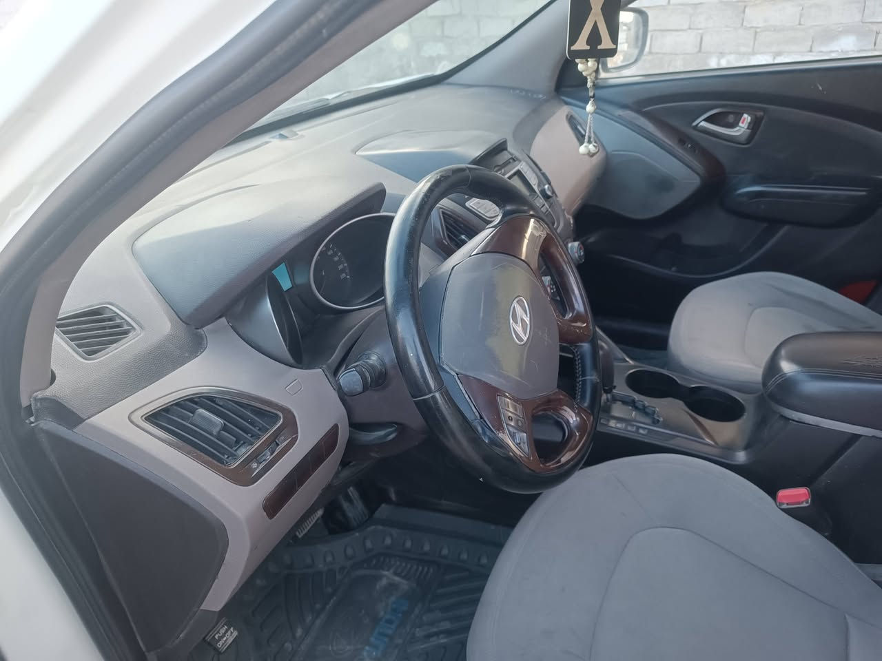 توسان خليجي موديل 2012
محرك 2000
مصبوغه عام 
سياره بسمي سنويه الى 27
 رقم بغداد 
مكان سياره حله 
السعر 110وبيه مجال 
***********
