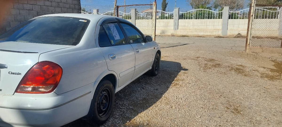 السلام عليكم اخوان سني 2009 رقم اربيل جديد بسم واحد من حديثه السياره بيها 3 قطع صبغ محرك قبق ابيض السعر 78بي مجال للاستفسار اتصل وتدلل *********** مكاني حديثه
