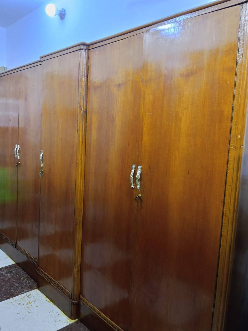 كنتور صاج خمس ابواب هاي الظافه كدامك العنوان كربلاء حي المجتبى ***********.... السعر ١٧٥
