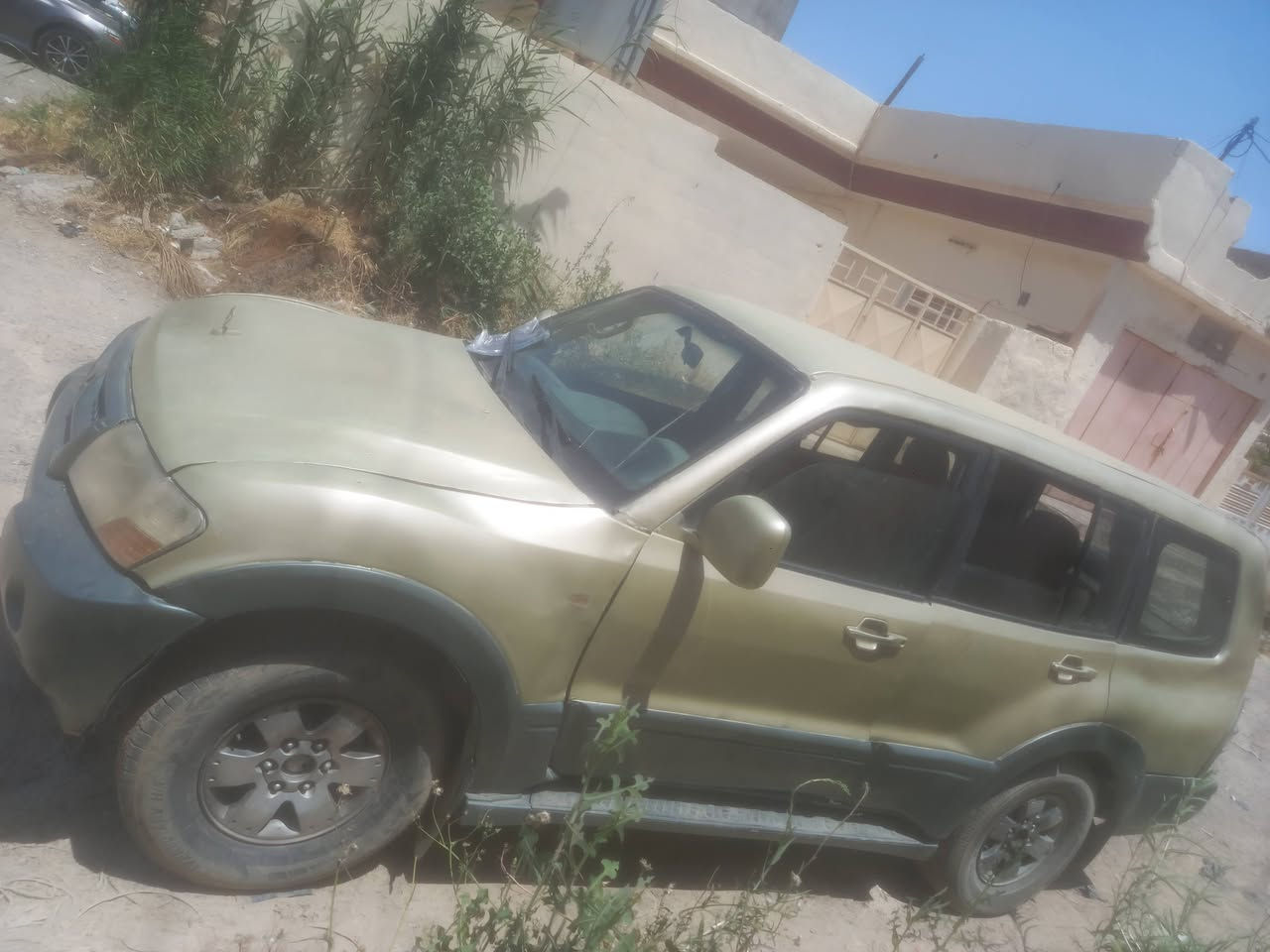 مكلف بنشر باجيرو موديل ٢٠٠٦ لبيع او مراوس هم يرهم ***********م
