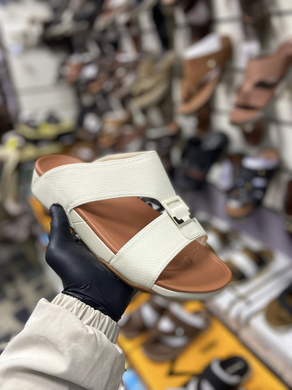 السلام عليكم 
بعد انقطاع طويل عدنا. اليكم ب احدث الموديلات للشحاطات الجوكر والبلاتينوم والنيترو 
جميع انواع الشحاطات 

السعر السابق:20000الف دينار 

السعر الحالي:10000الف دينار فقط 

عنواننا :الفلوجه السينما القديمه مقابل معرض الكبيسي

عامر البحر للاحذيه الرجاليه 

زورونا ستجدون اجود انواع الشحاطه الرجالي


**إذا كنت صاحب هذا الإعلان وتريد حذفه لأي سبب، رجاءا أرسل رسالة إلى الدعم الفني**