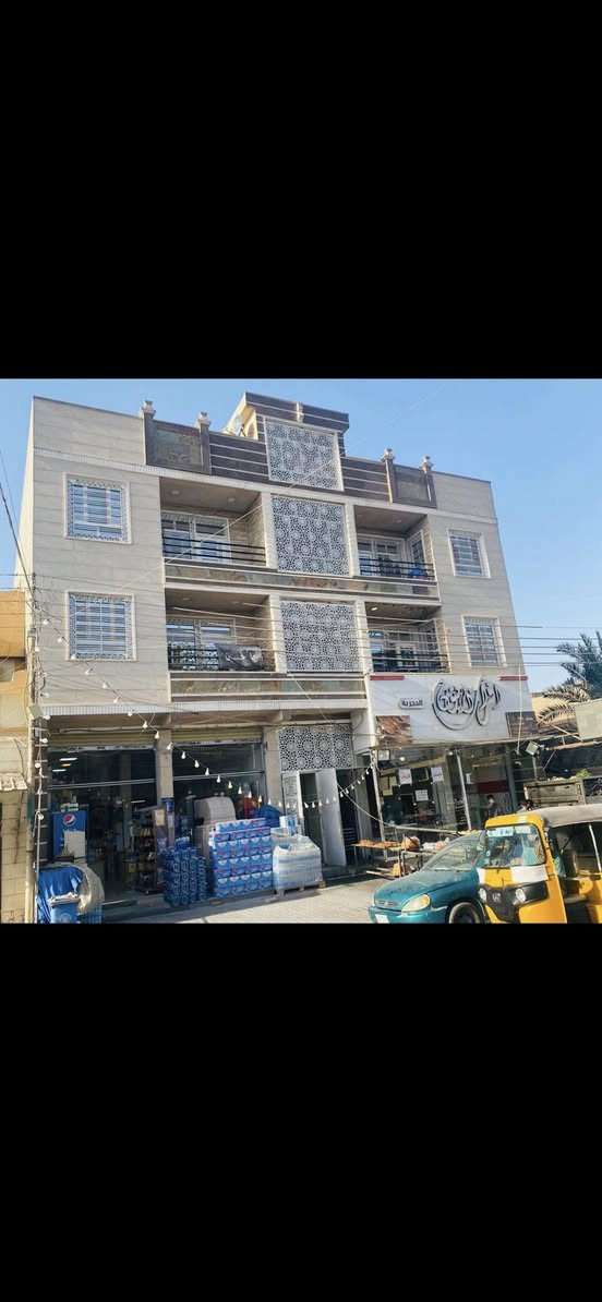 عمارة للبيع المساحة ٢٢٥ متر الجبهه ١٥ والنزال ١٥ تحتوي ٤ شقق و ٤ محلات الوارد الشهري ٤ ملاين و ٢٠٠ عراقي العنوان الشعب شارع اسواق المركزية السعر على هذا التليفون ***********
