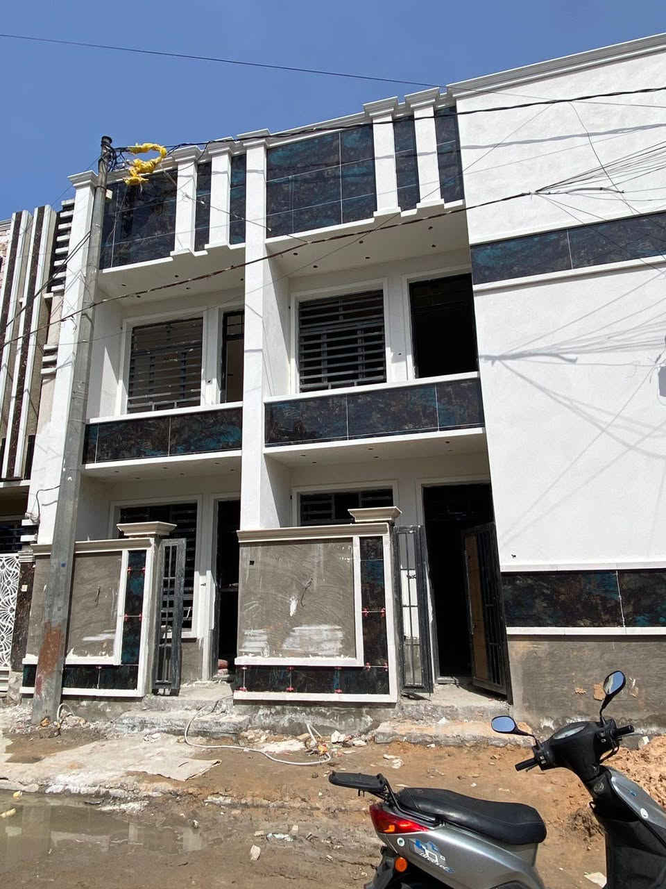 مشتملات للبيع المساحه 50متر الحريه الثانيه محله 428 موقع مميز شارع نافذ 15متر غرفتين وصاله وحولي  تسليم مفتاح مكتب الحجي للعقار ***********
